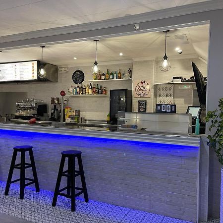 Hostal Restaurante Avenida De Madrid Terrassa Bagian luar foto