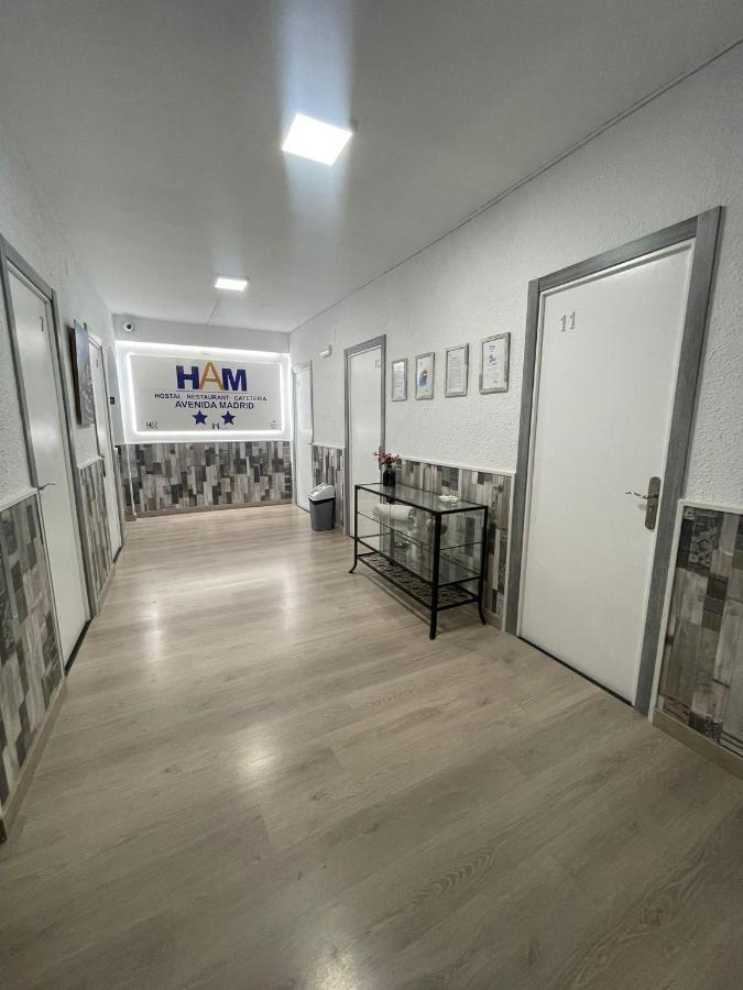 Hostal Restaurante Avenida De Madrid Terrassa Bagian luar foto