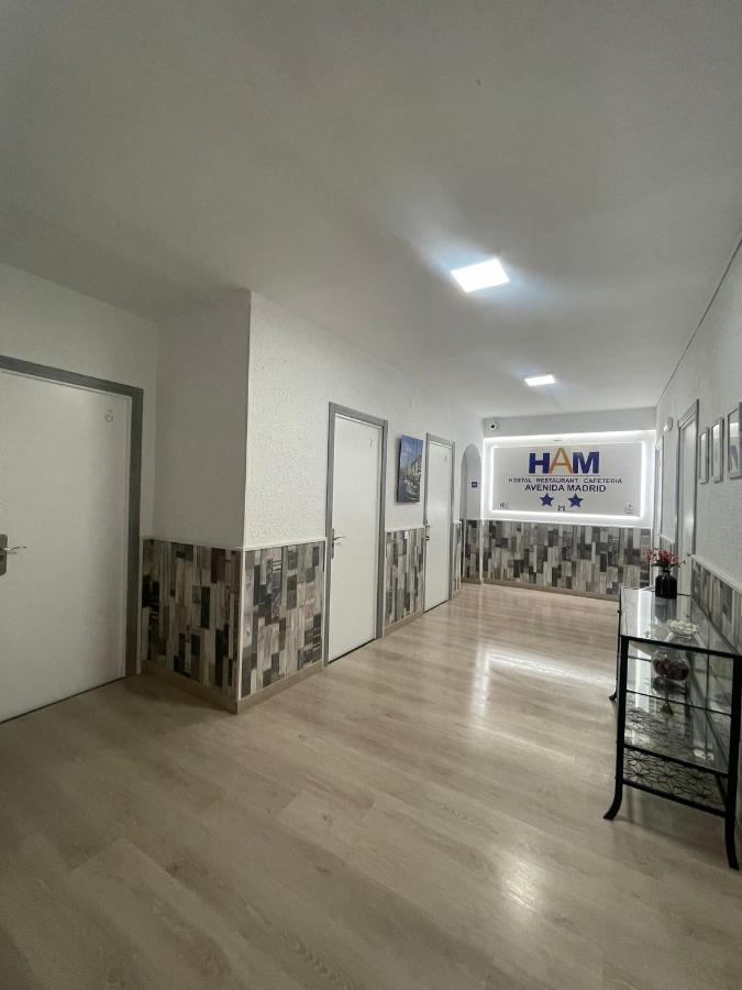 Hostal Restaurante Avenida De Madrid Terrassa Bagian luar foto