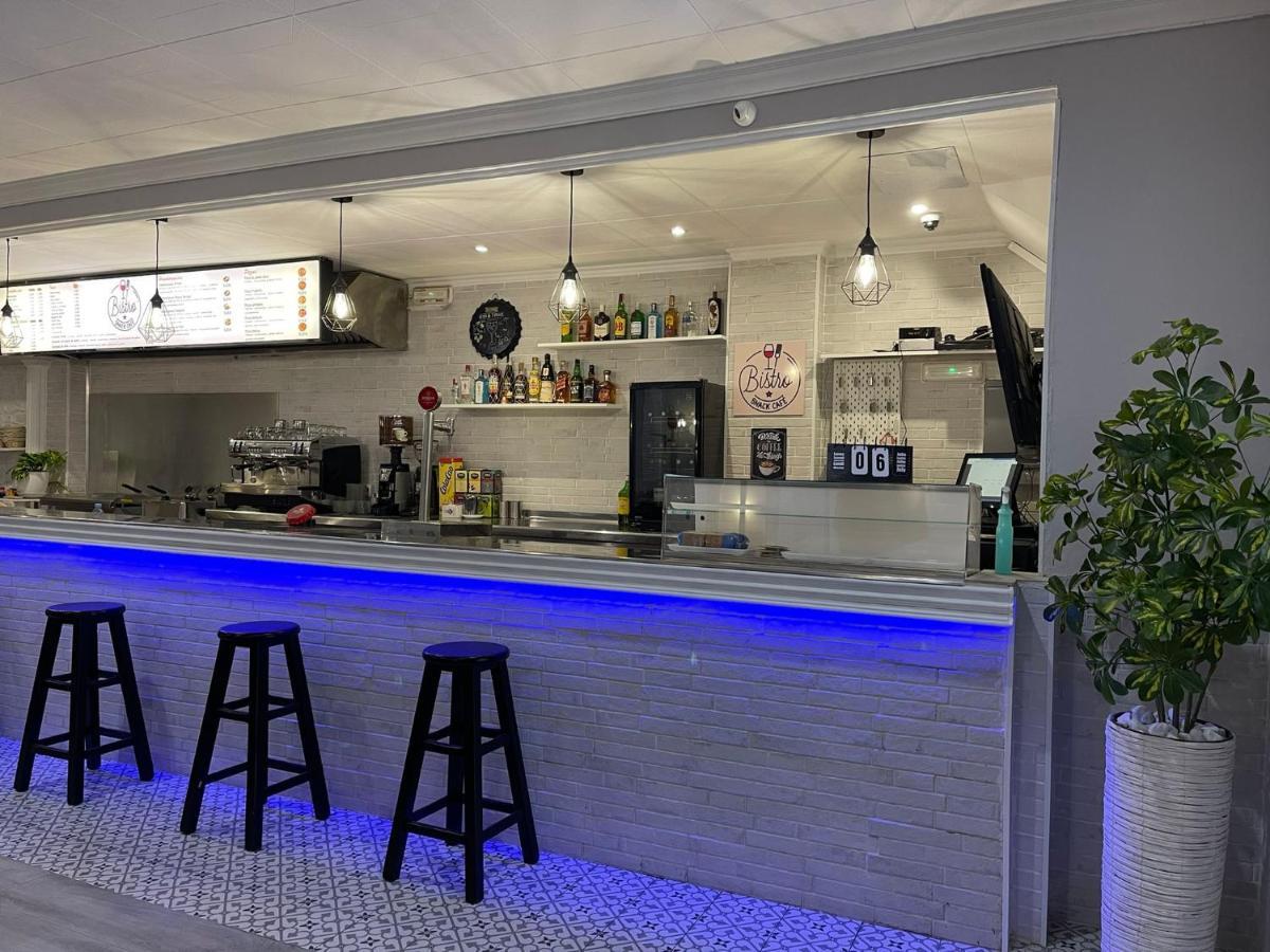 Hostal Restaurante Avenida De Madrid Terrassa Bagian luar foto
