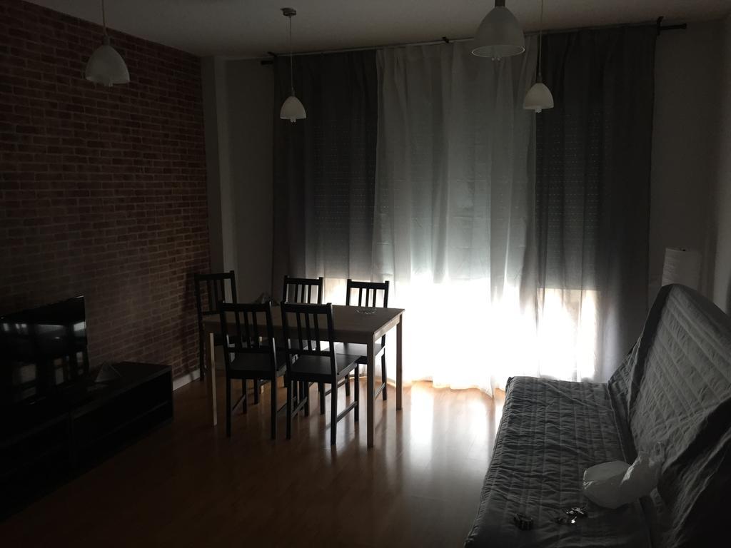 Hostal Restaurante Avenida De Madrid Terrassa Bagian luar foto