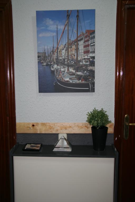Hostal Restaurante Avenida De Madrid Terrassa Bagian luar foto