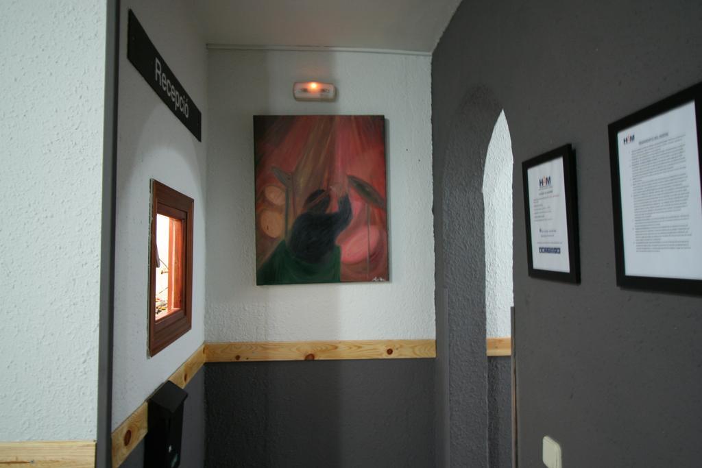 Hostal Restaurante Avenida De Madrid Terrassa Bagian luar foto